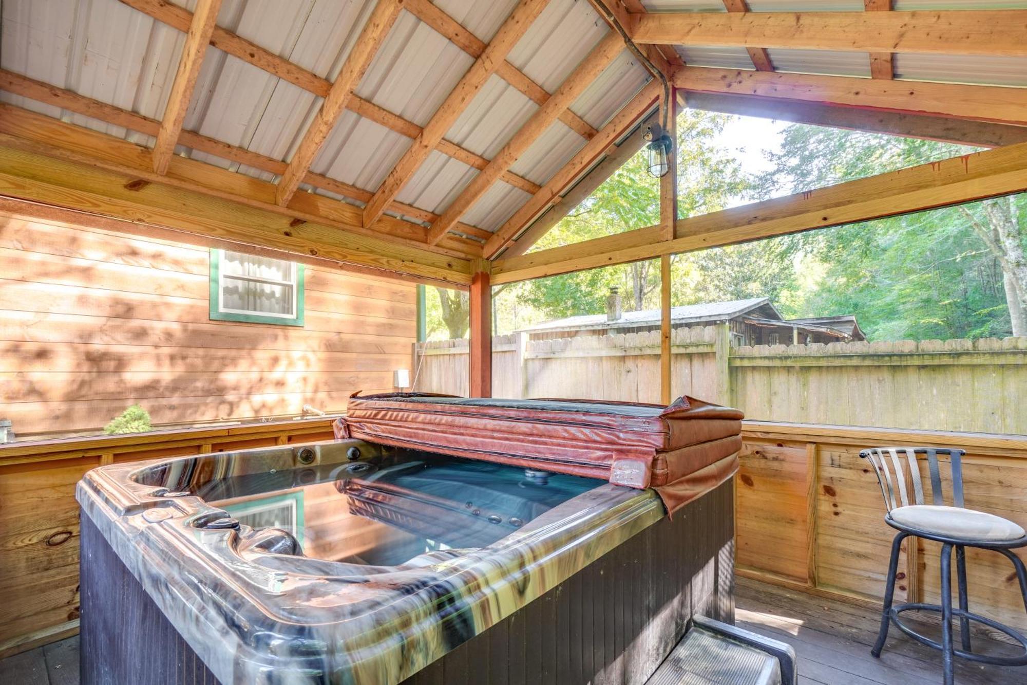 Just Fur Relaxin Sevierville Cabin With Hot Tub! Exteriör bild