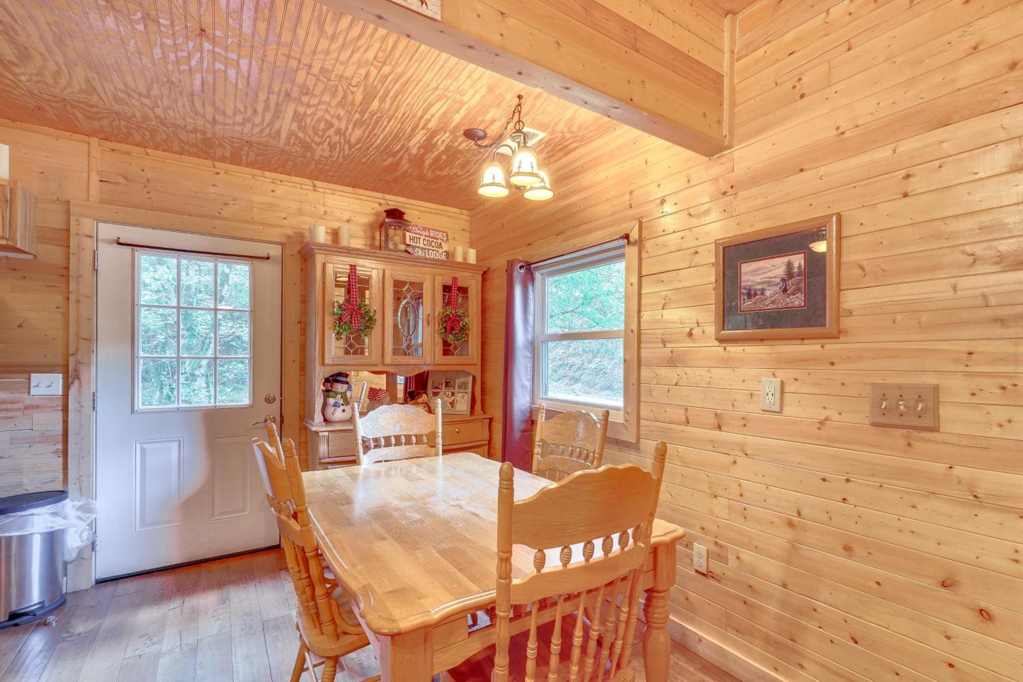 Just Fur Relaxin Sevierville Cabin With Hot Tub! Exteriör bild
