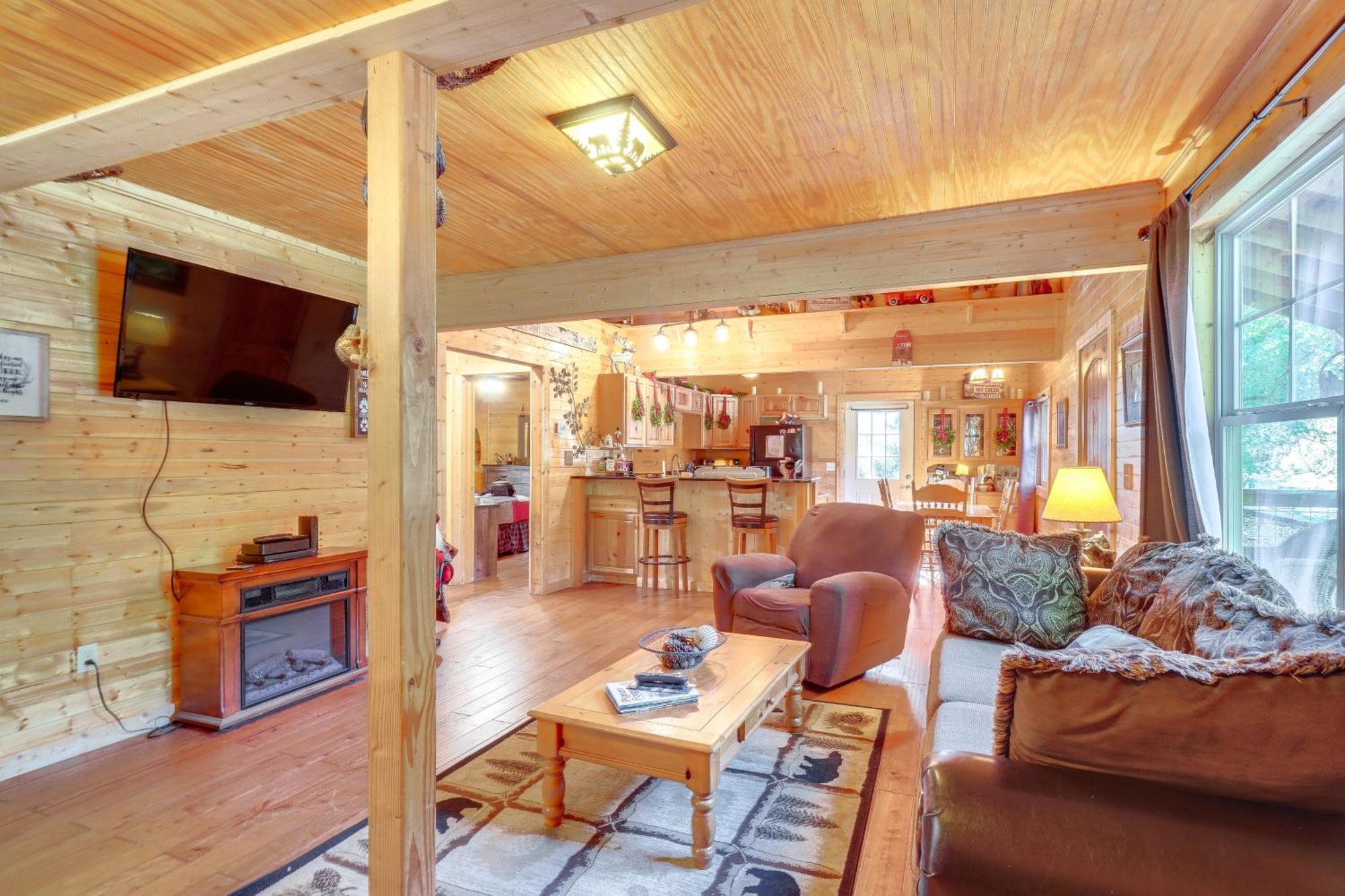 Just Fur Relaxin Sevierville Cabin With Hot Tub! Exteriör bild